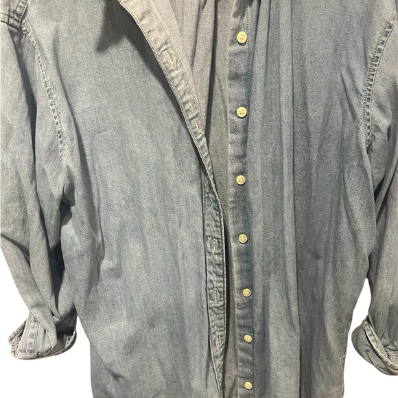 Levi's Classic Light Blue Women Oversized Button Up Blouse Size Medium - Picture 3 of 8